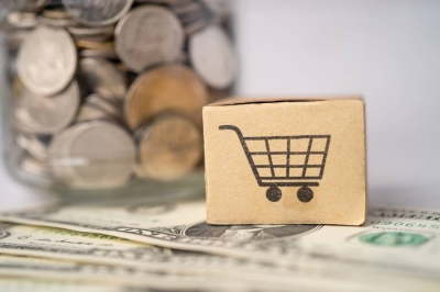 إنفاق الأميركيين يتراجع مع بدء تنفيذ الرسوم الجمركية..هل بدأ الحذر يُخيّم على المستهلك؟