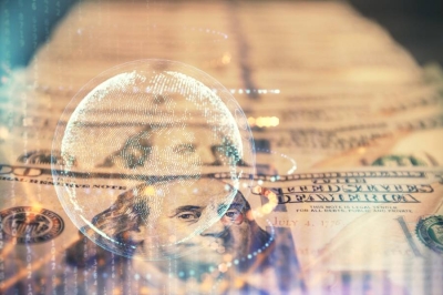 الدولار يتراجع مع تصاعد التوتر التجاري بين أميركا والصين