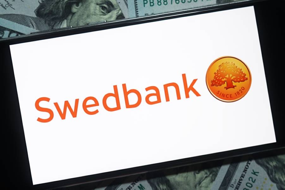 سويدبنك يستهدف عائد 15% ويُنهي تجميد التوظيف قريباً