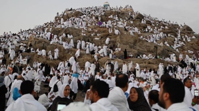 أكثر من مليوني حاج يقفون بعرفة لأداء ركن الحج الأعظم