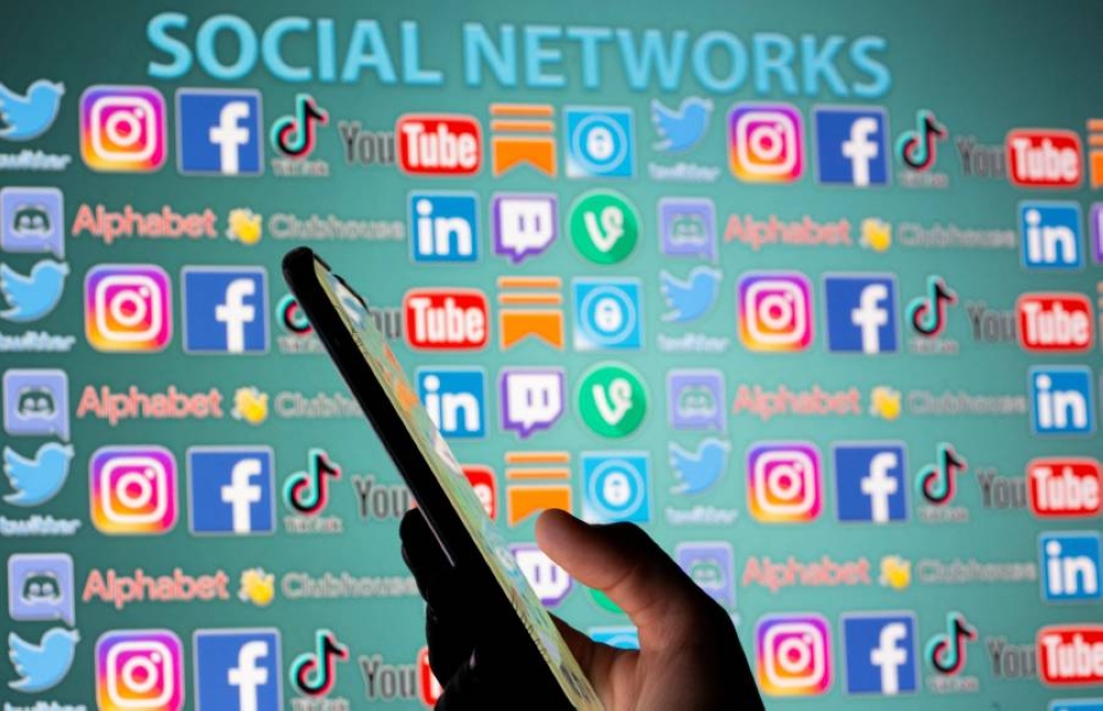 أوروبا تضع قيوداً صارمة على استخدام الأطفال للسوشيال ميديا