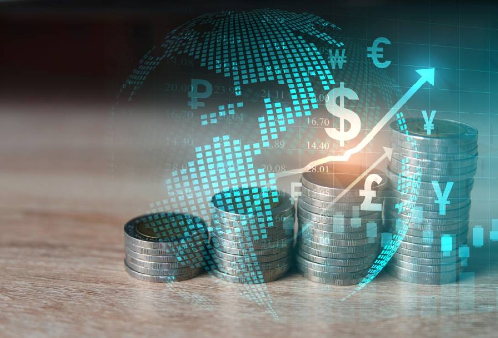 الدولار الأميركي يتراجع مع تباطؤ التضخم..واليورو يسجل أعلى مستوياته منذ 4 سنوات