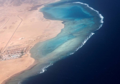 الحكومة المصرية تحسم الجدل حول بيع أرض ضخمة بالبحر الأحمر