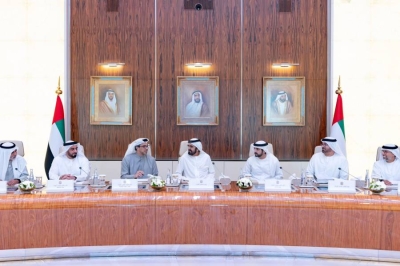 الإمارات تتقدم عالمياً وتدعم المواطنين وتؤسس مركزاً بحرياً 