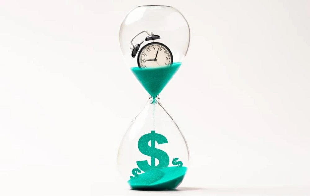 كم ساعة عمل تحتاجها لكسر خط الفقر؟.. تفاوت صادم بين الدول