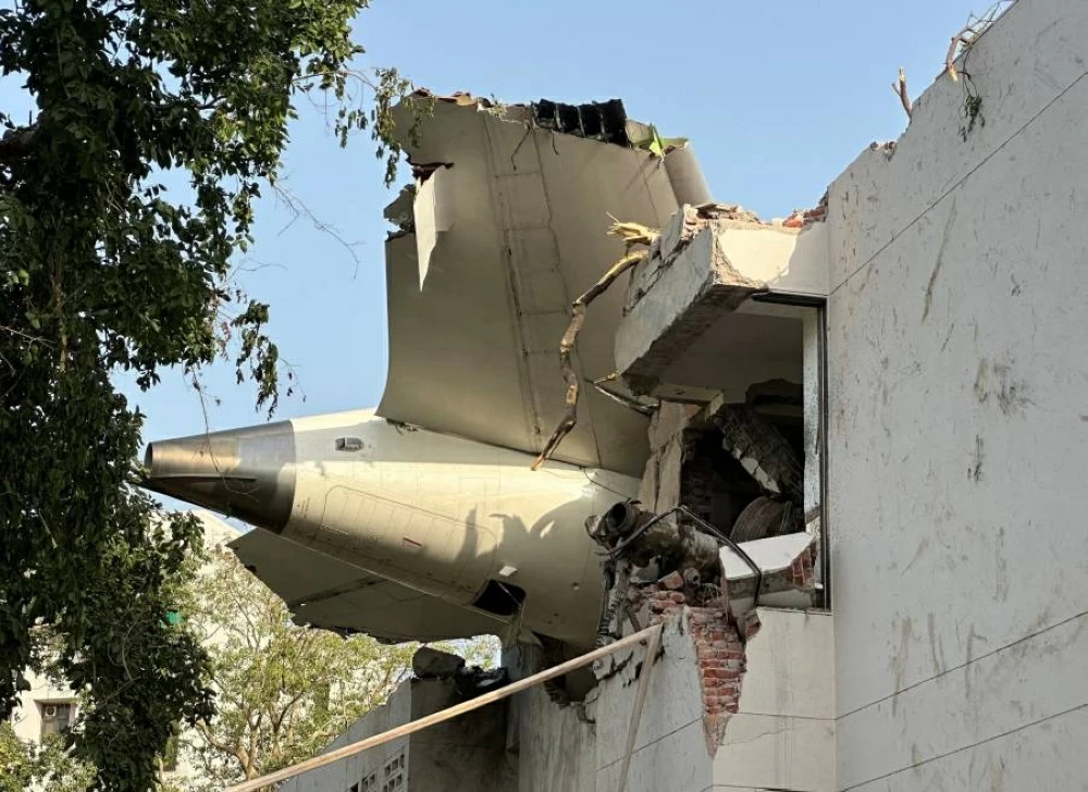 بعد تحطم مروّع لطائرة بوينغ 787 في الهند.. شكوك في عمل تخريبي