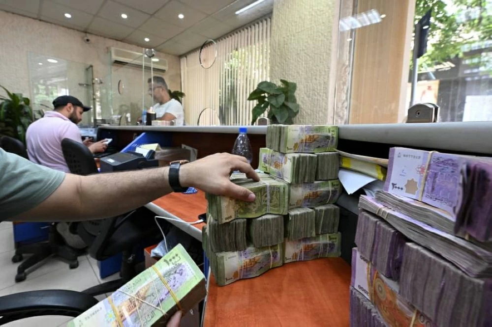 انخفاض جديد لسعر الليرة السورية مقابل الدولار الأميركي اليوم الاثنين 