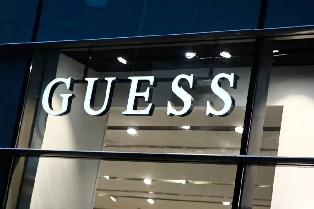ماركة Guess للأزياء تتحول للملكية الخاصة في صفقة 1.4 مليار دولار 