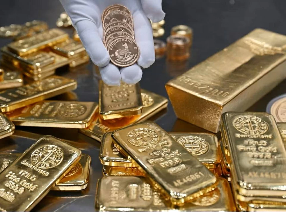 من يقف وراء الارتفاع القياسي لأسعار الذهب؟.. إليك القصة كاملة 