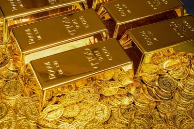 العقود الآجلة للذهب تتجاوز 4300 دولار للأوقية لأول مرة في التاريخ