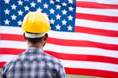 انكماش قطاع التصنيع الأميركي للشهر الثامن على التوالي في أكتوبر مع استمرار رسوم ترامب