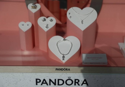 الحرب التجارية وارتفاع أسعار الفضة يضعفان مبيعات مجوهرات &laquo;باندورا&raquo;