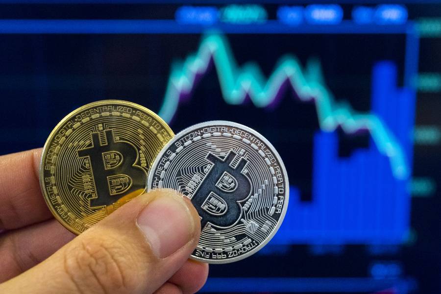 أسعار العملات المشفرة مقابل الدولار.. تراجع البيتكوين والإيثريوم