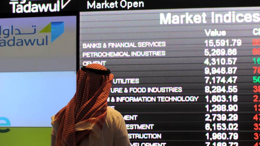 البورصة السعودية تتراجع بضغط من قطاعي البنوك والاتصالات وسهم &laquo;نايس ون&raquo; يرتفع 30%